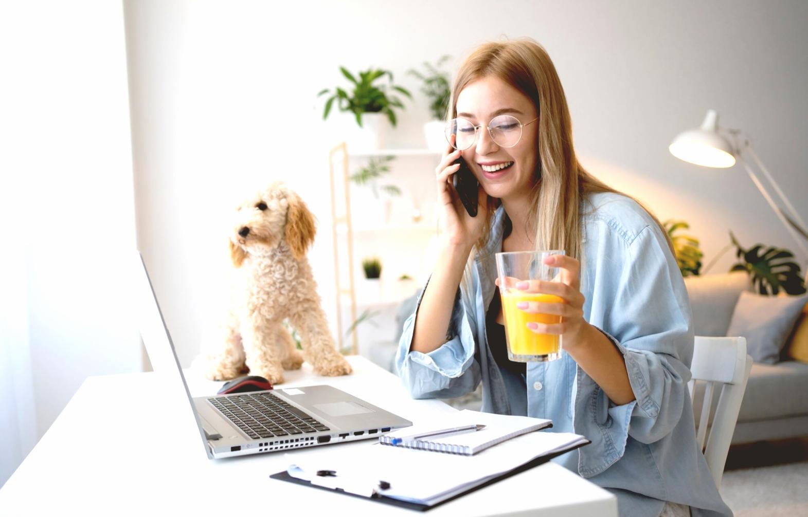 Modernes Büro mit flexiblen Arbeitsbereichen bei Opentariux